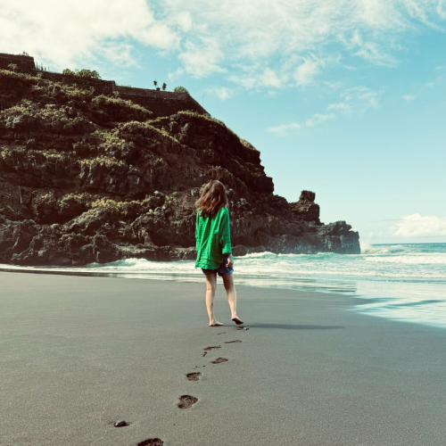 run away girl (black sands version) by Alice Merton - imusic.am