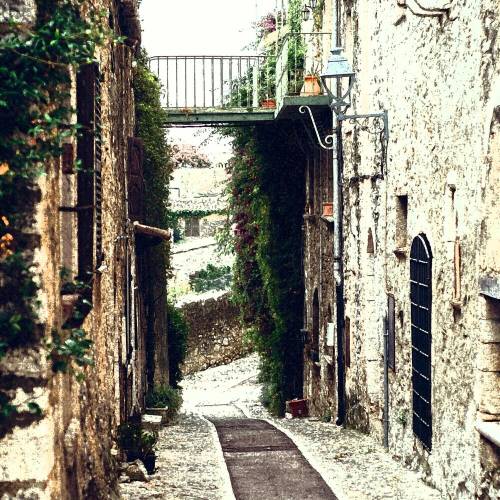 Stole by George Jones - imusic.am