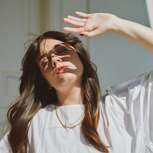 Emelie Hollow - imusic.am